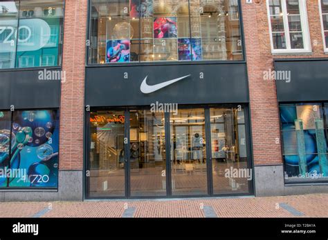 nike stores amsterdam.